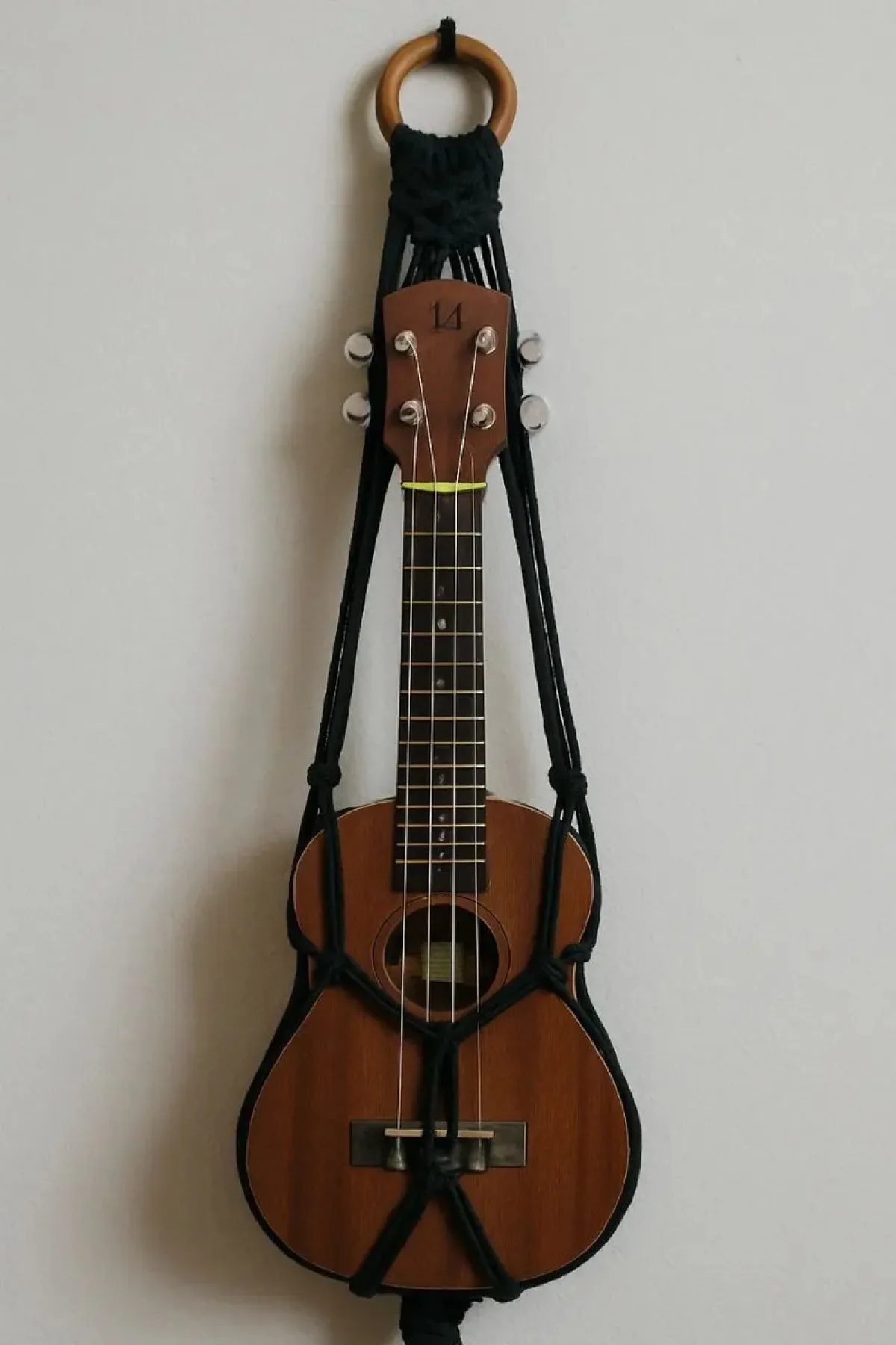 Suporte De Parede Feito De Macrame Para Ukulele E Cavaquinho Preto